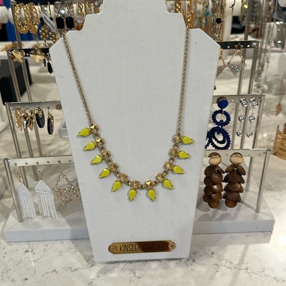 J Crew yellow pear in goldtone costume necklace - Picture 1 of 3